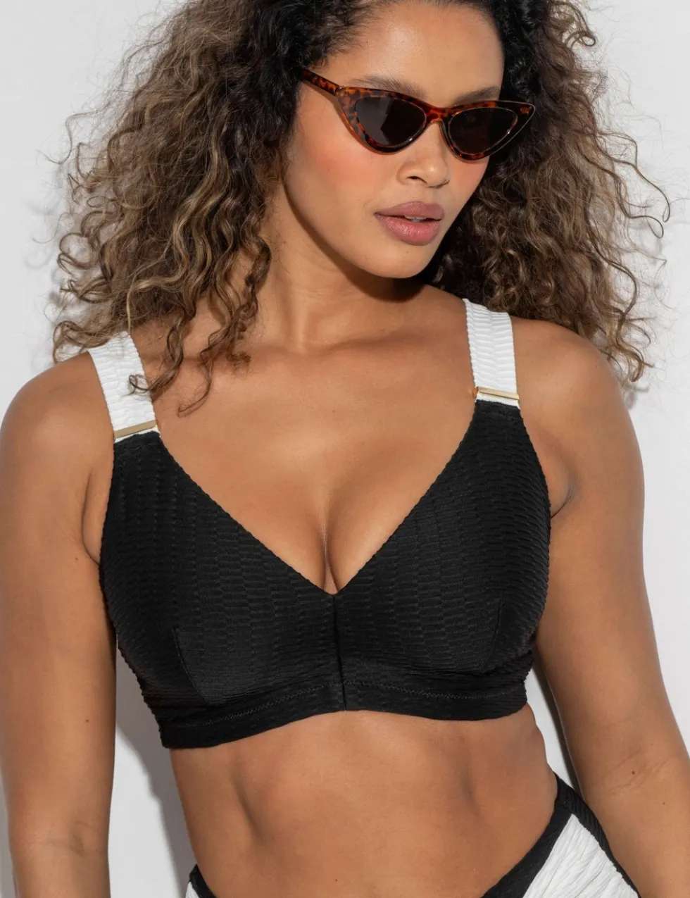 Acapulco Textured Wired V-Neck Bikini Top (C-G)