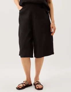 Bermuda Shorts with Linen
