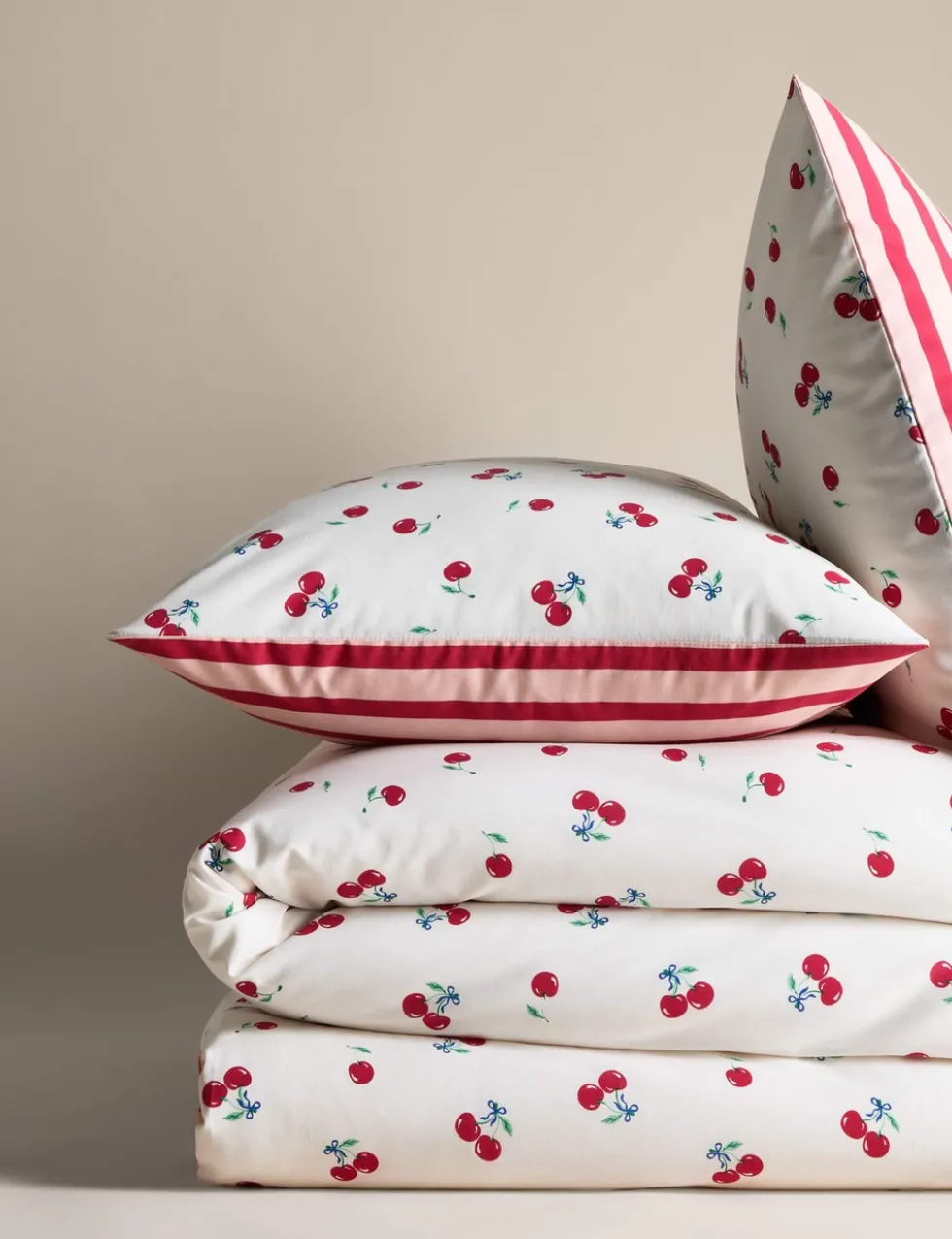 Cotton Blend Cherries Reversible Bedding Set