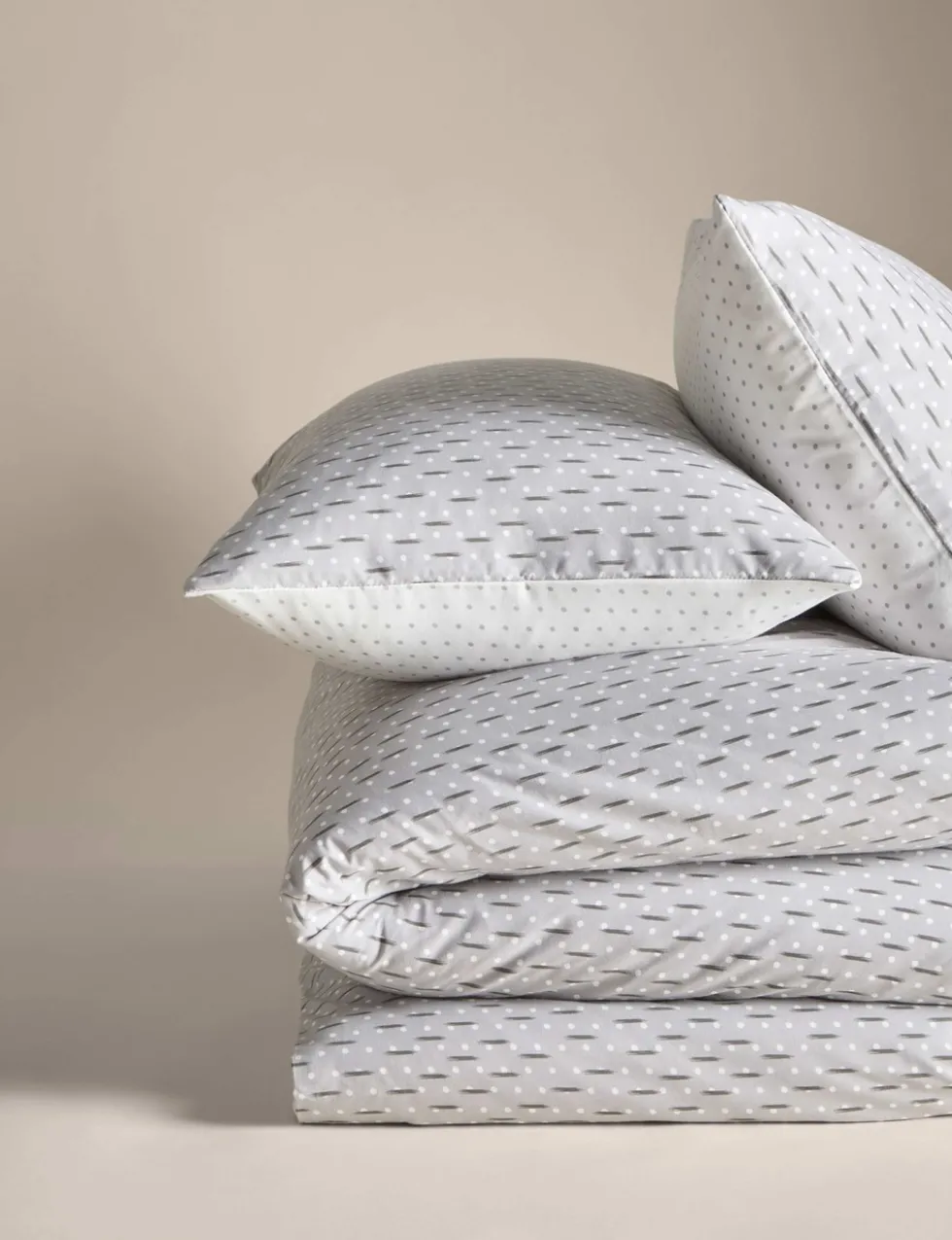 Cotton Blend Spotty Bedding Set