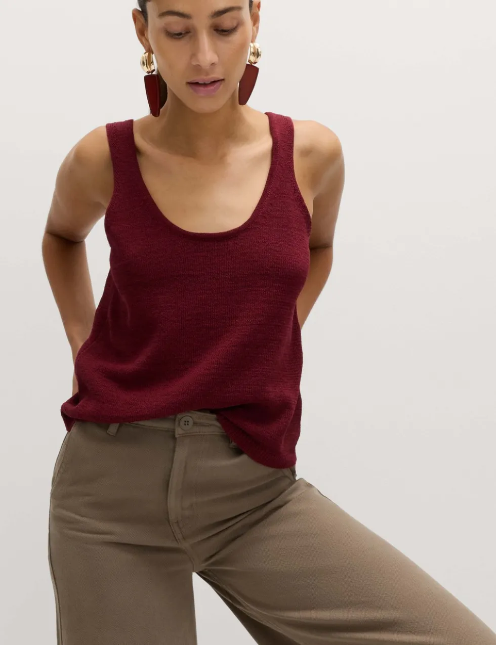 Cotton Blend Textured Scoop Neck Knitted Vest
