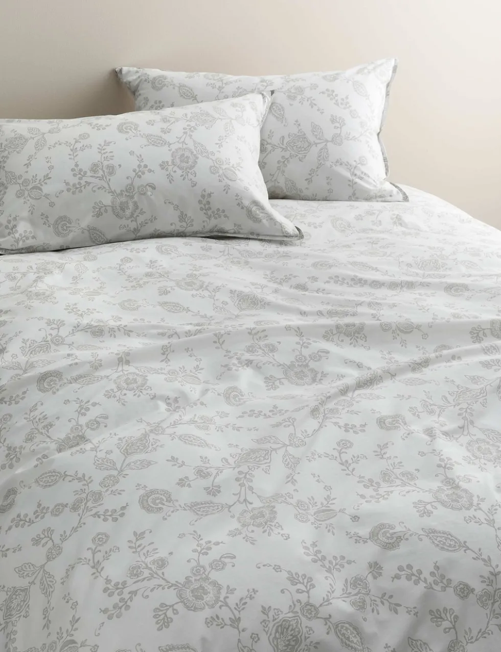 Cotton Rich Trailing Floral Bedding Set