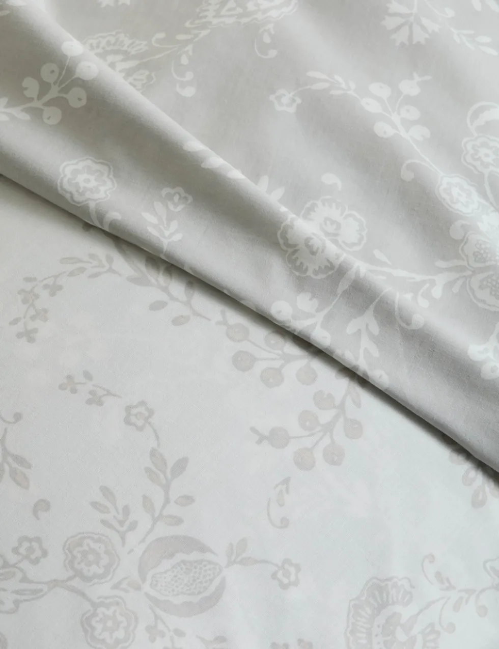 Cotton Rich Trailing Floral Bedding Set