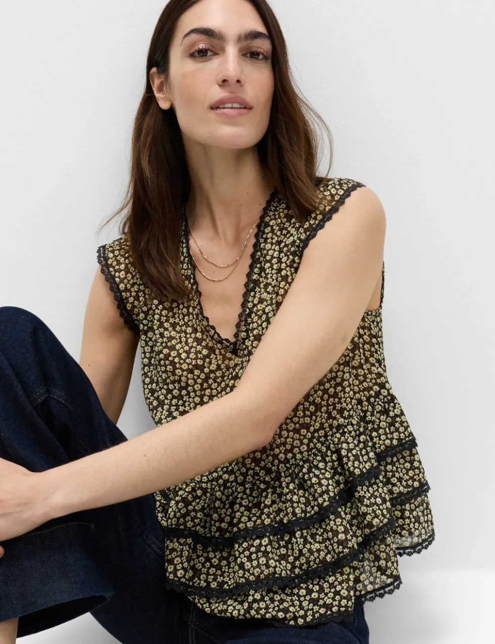 Ditsy Floral V-Neck Ruffle Top