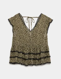 Ditsy Floral V-Neck Ruffle Top
