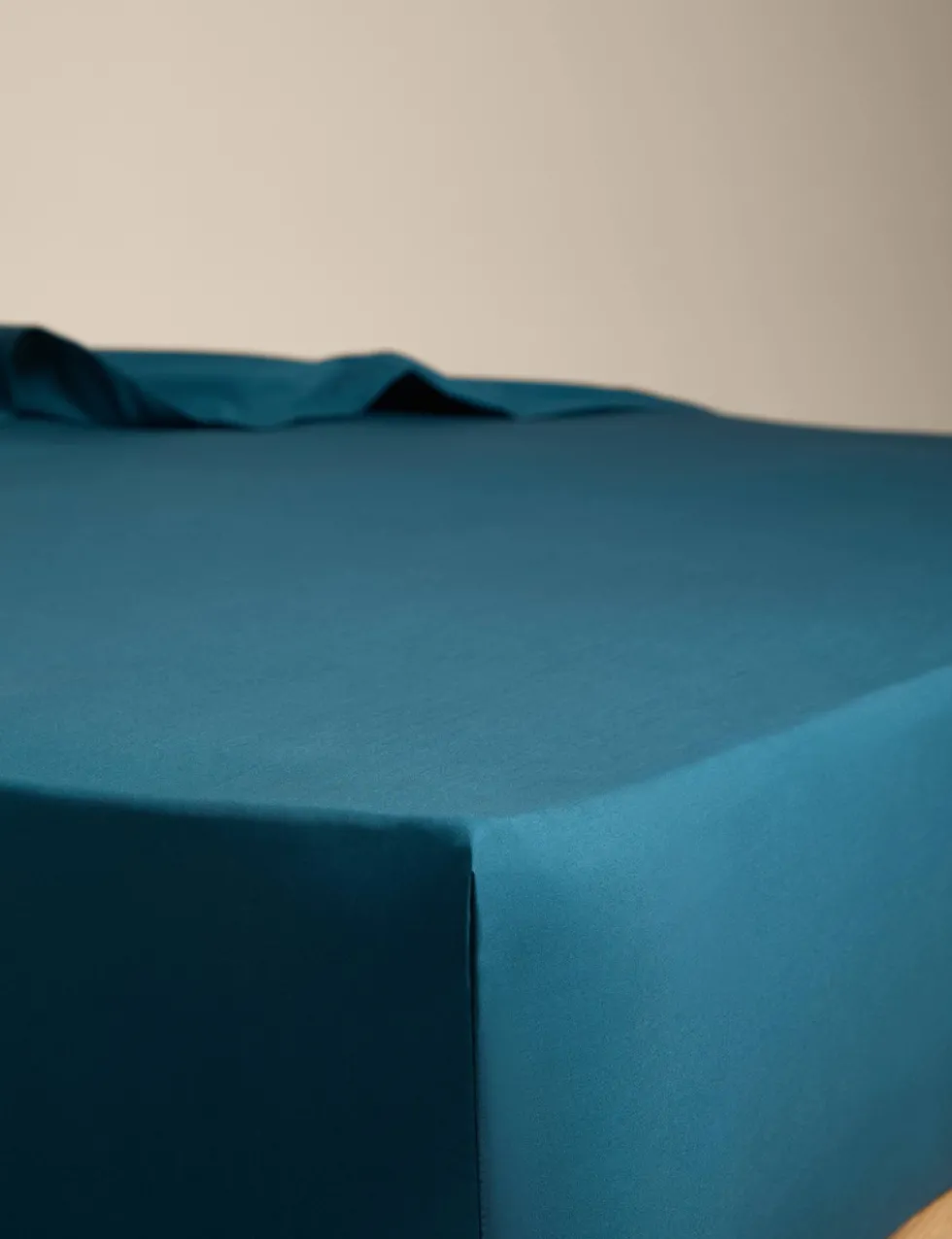 Egyptian Cotton 230 Thread Count Crisp Fitted Sheet