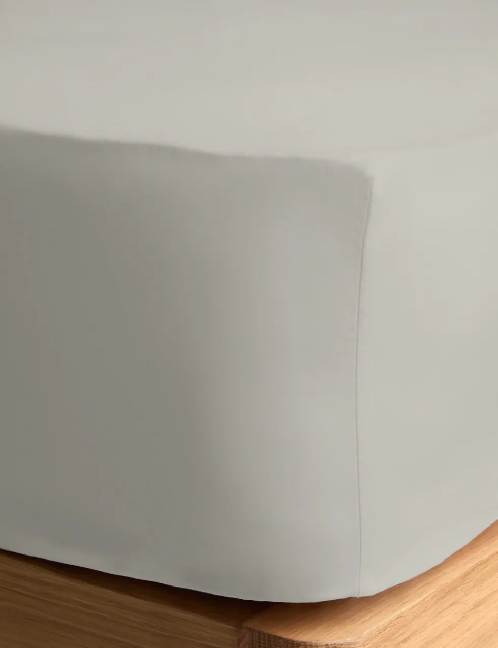 Egyptian Cotton 230 Thread Count Crisp Extra Deep Fitted Sheet