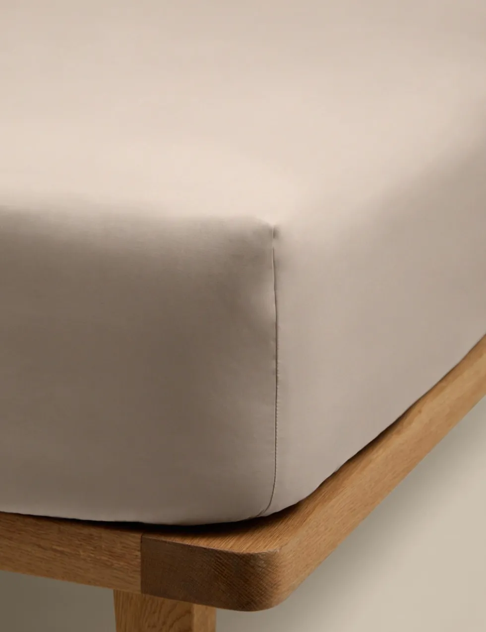 Egyptian Cotton 230 Thread Count Crisp Extra Deep Fitted Sheet