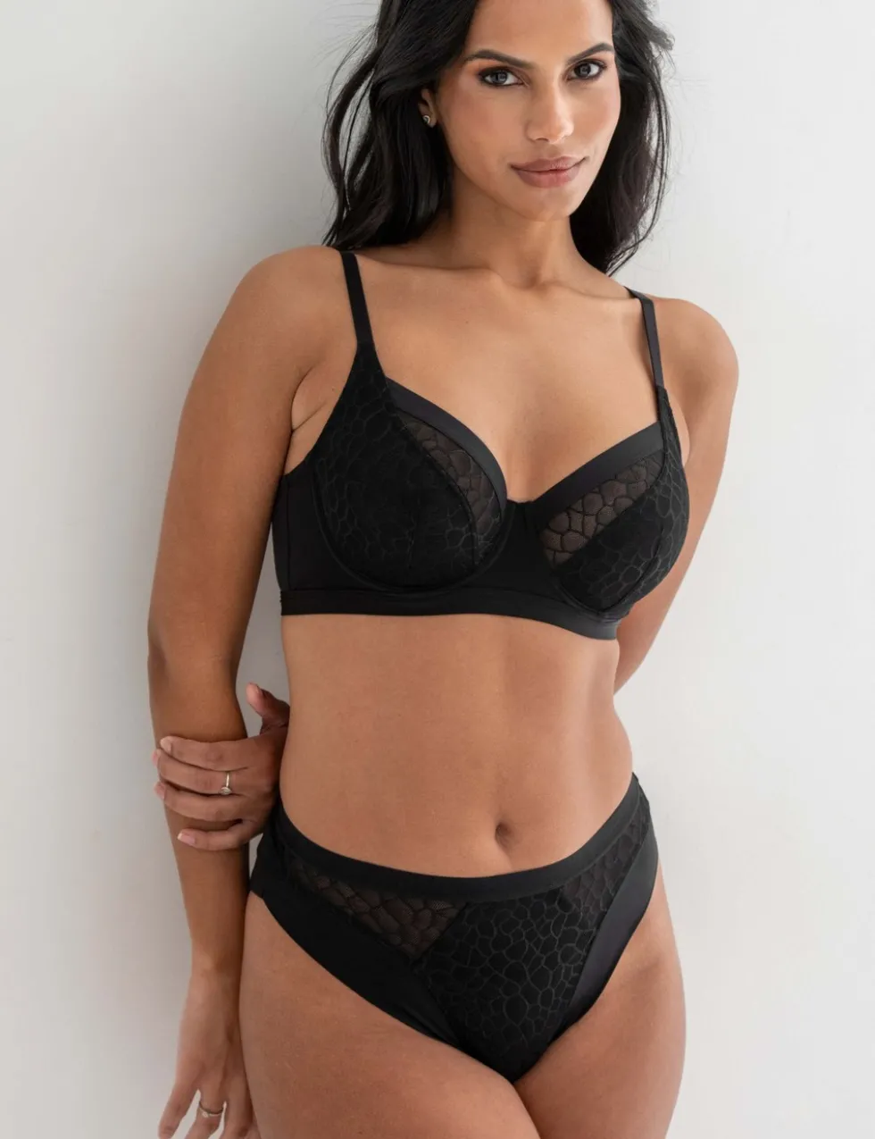 Geo Sculpt Wired Bra D-J