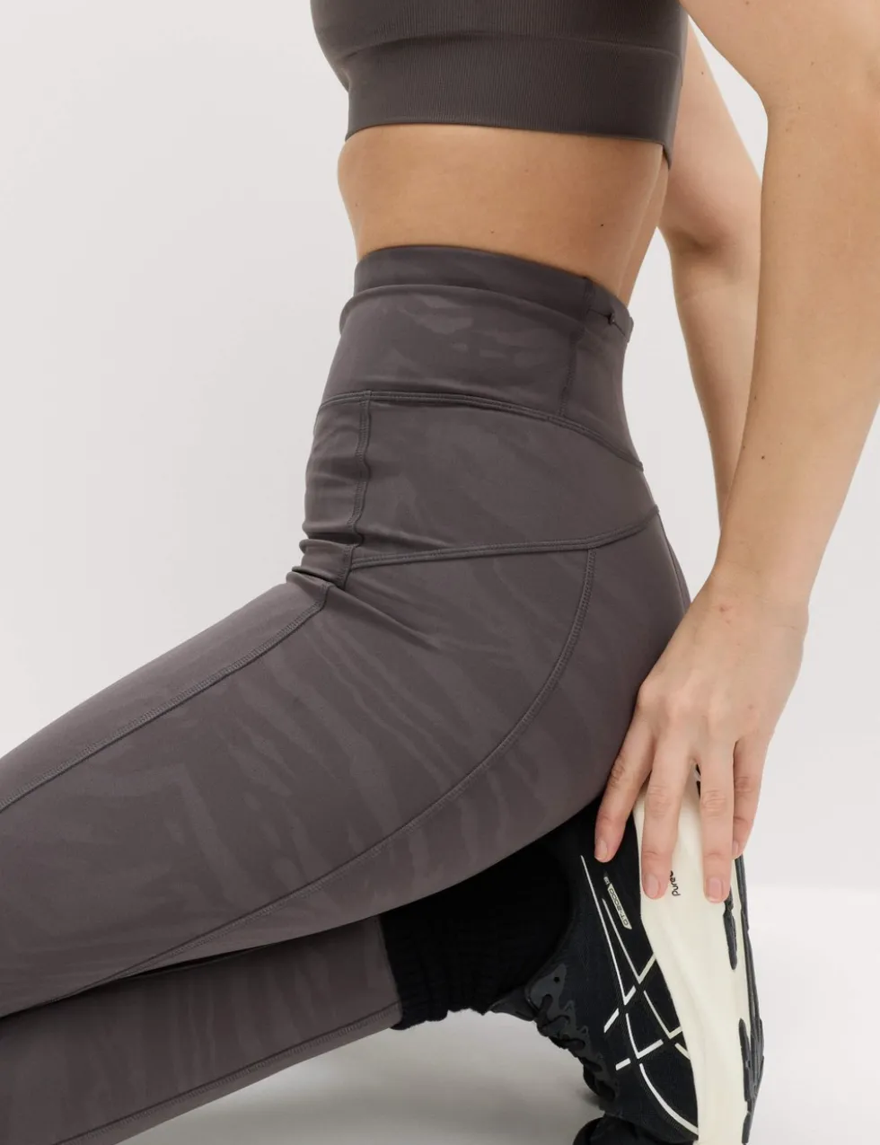 Go Move Cool Comfort™ Embossed High Waisted Gym Leggings