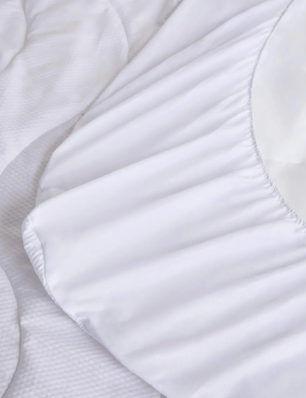 Guest Essentials Mattress Protector & 2pk Pillow Protector Set