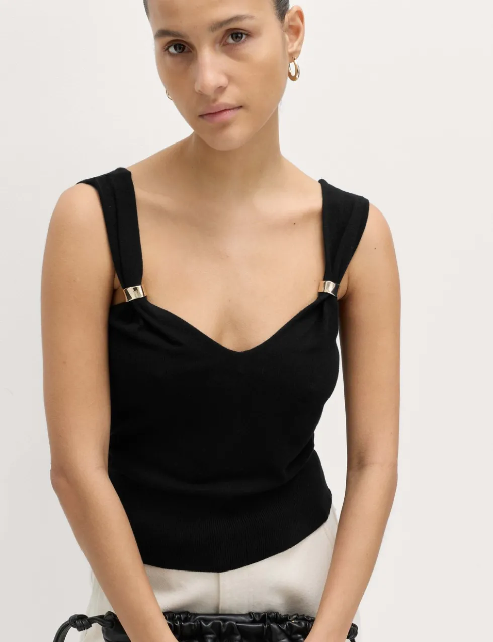 Hardware Detail Slim Fit Cropped Knitted Vest