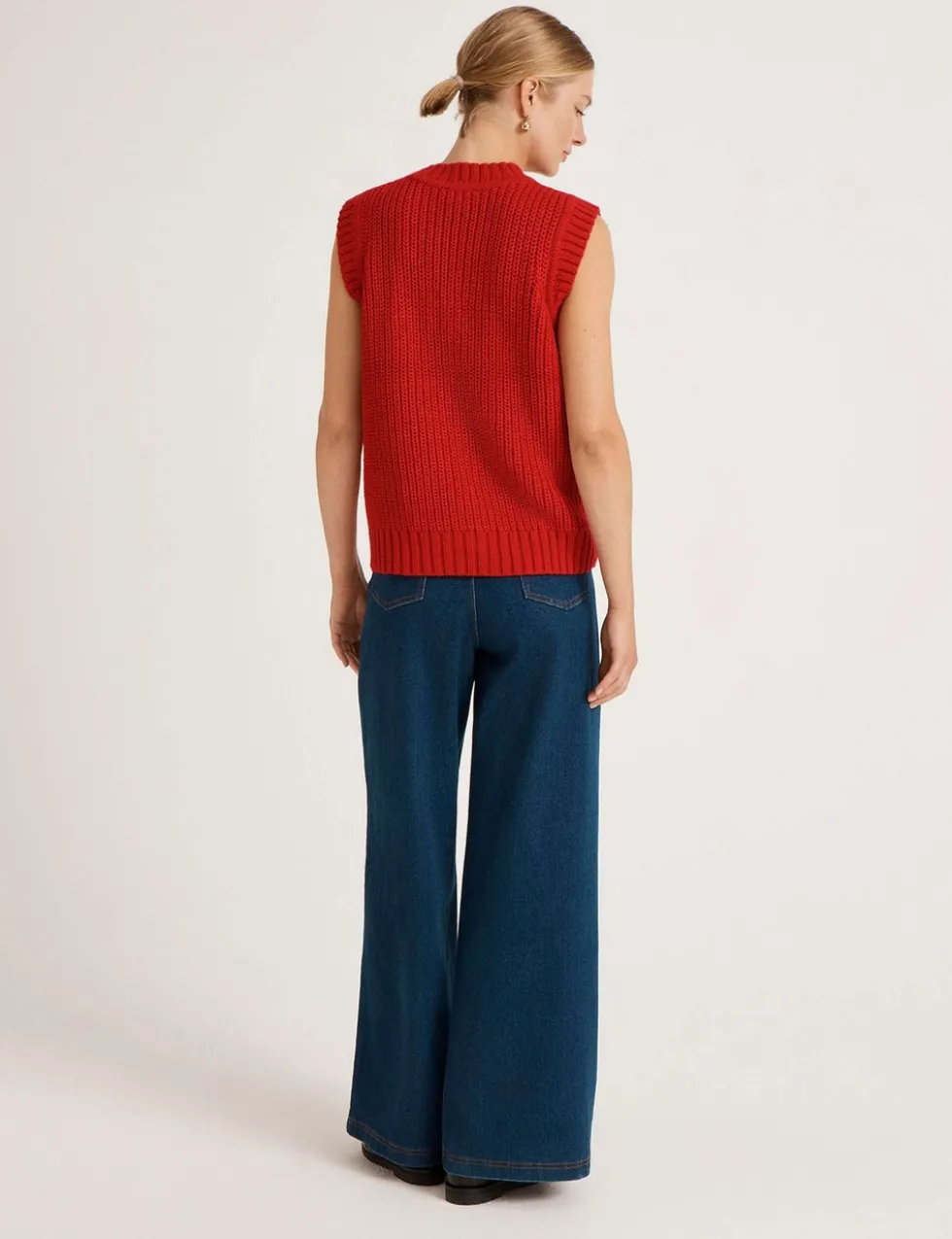 Janette Round Neck Knitted Vest