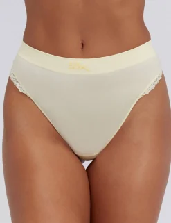 Lace Seamless Thong