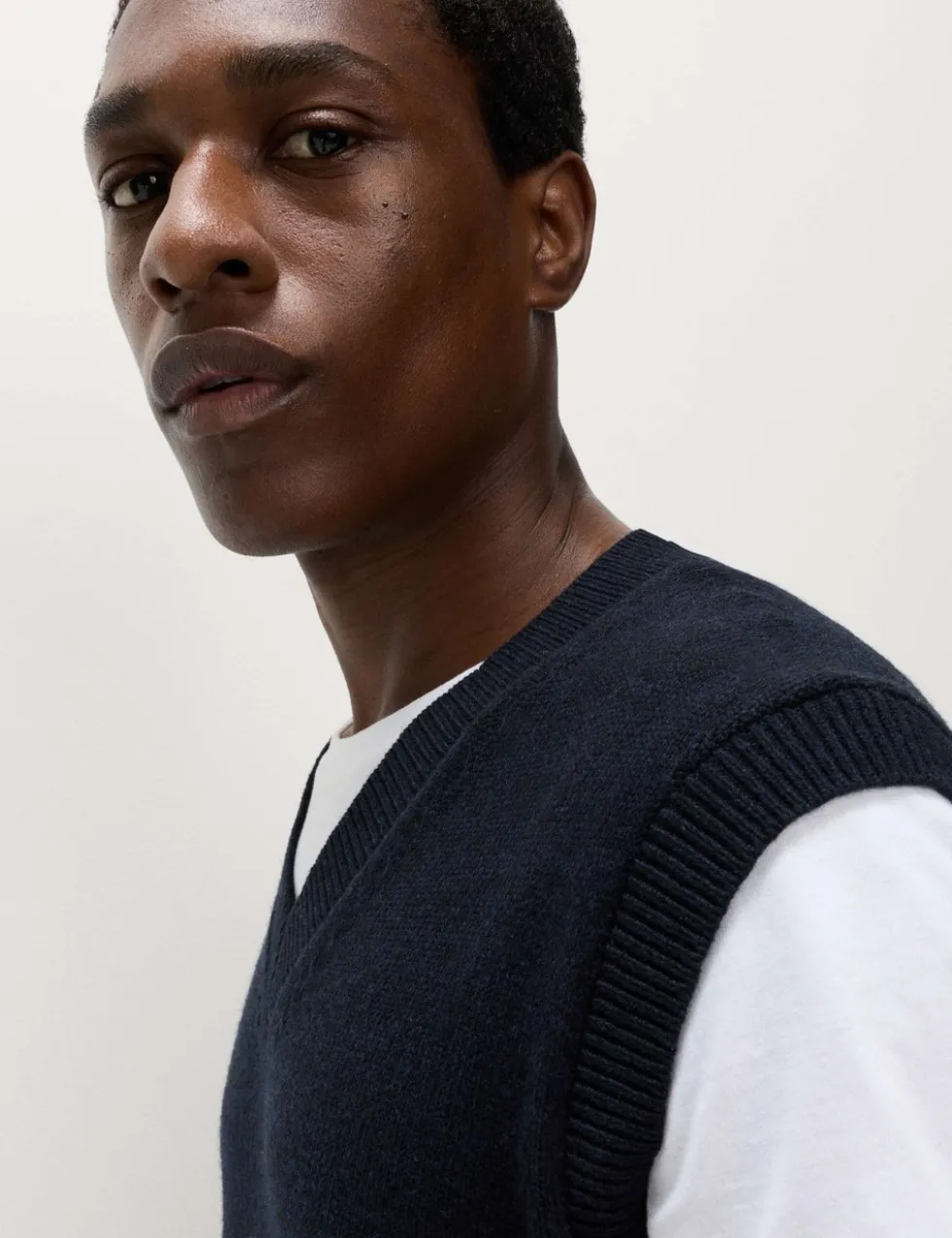 Lambswool Blend V-Neck Knitted Vest