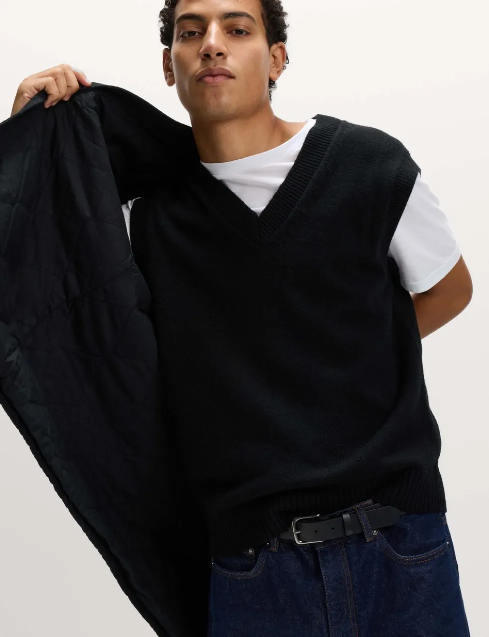 Lambswool Blend V-Neck Knitted Vest