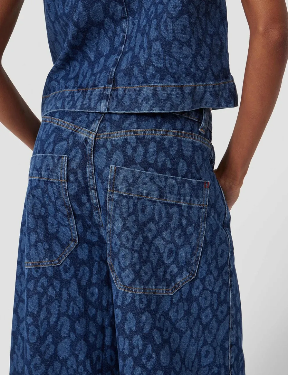Leopard Print Mid Rise Barrel Leg Jeans