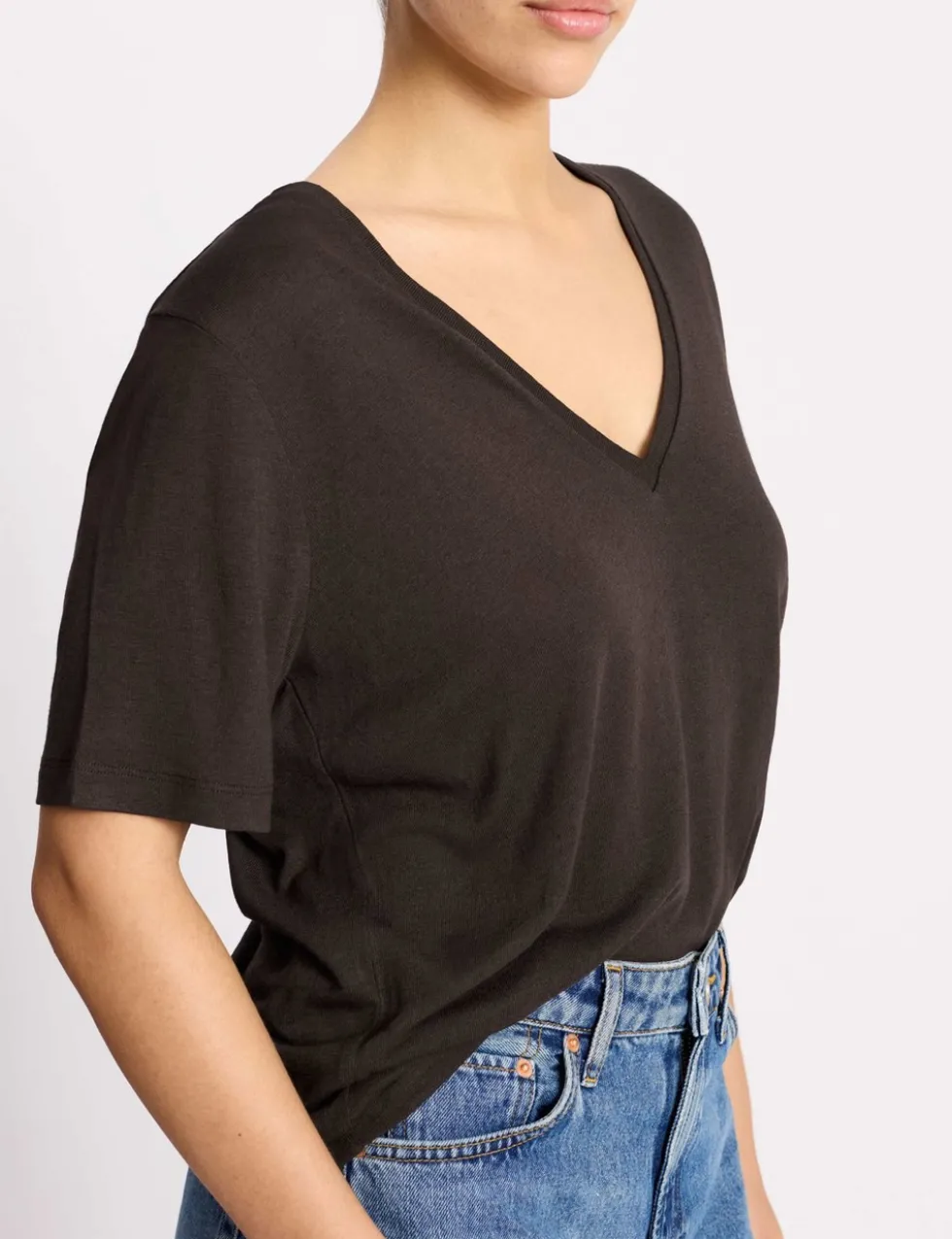 Linen Blend V-Neck T-Shirt