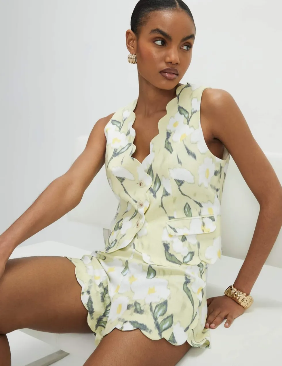 Linen Rich Floral Scallop Shorts