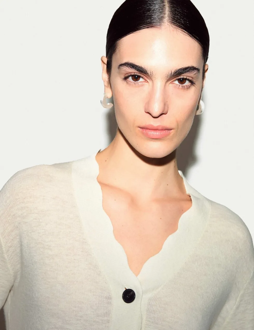 Linen Rich V-Neck Scallop Detail Cardigan