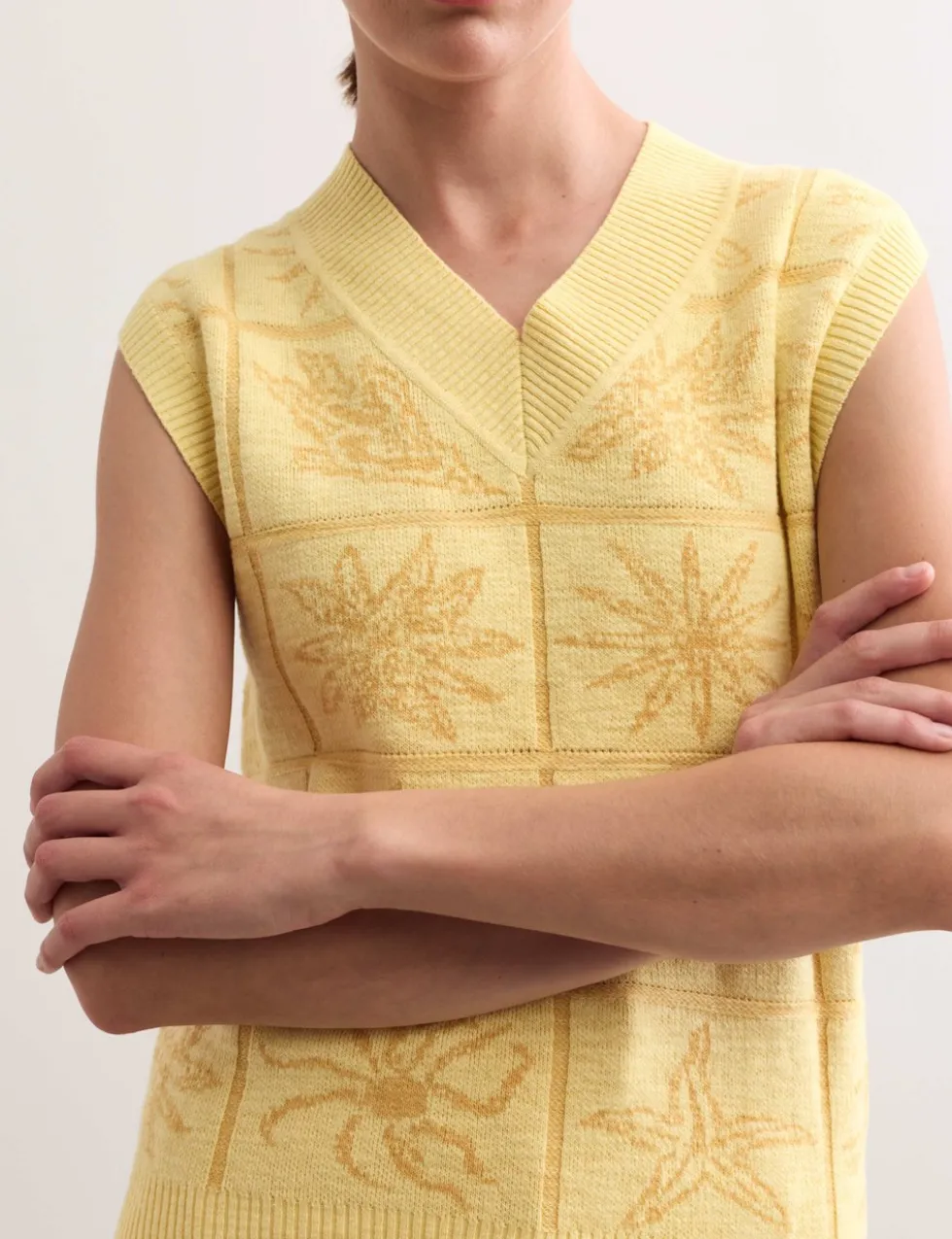 Linen Rich V-Neck Stitch Detail Knitted Vest