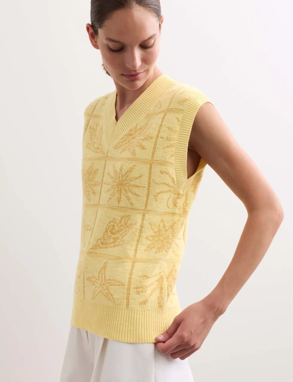 Linen Rich V-Neck Stitch Detail Knitted Vest