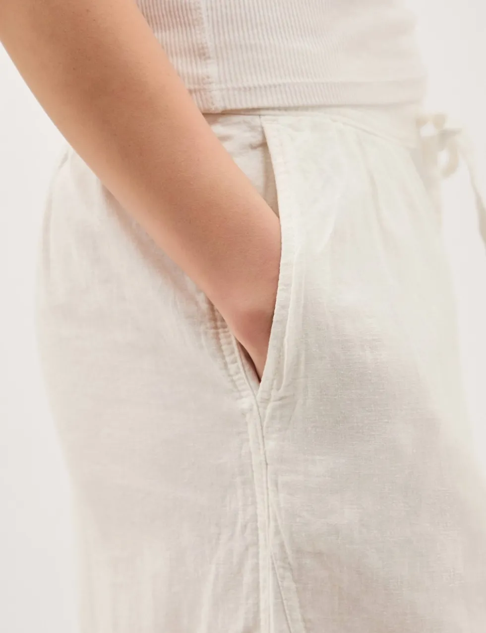 Linen Rich Wide Leg Cropped Trousers