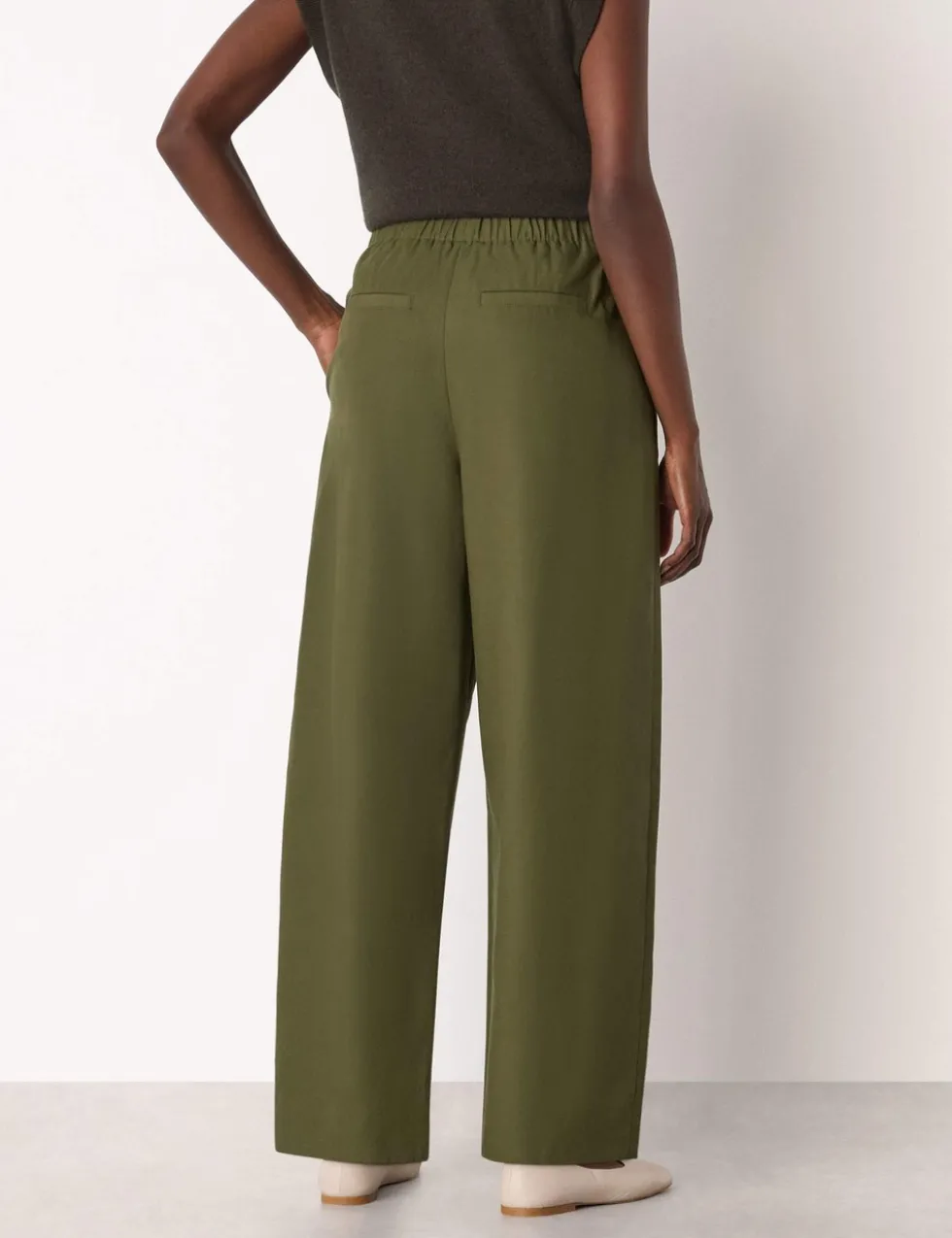 Lyocell Rich Pleat Front Barrel Leg Trousers