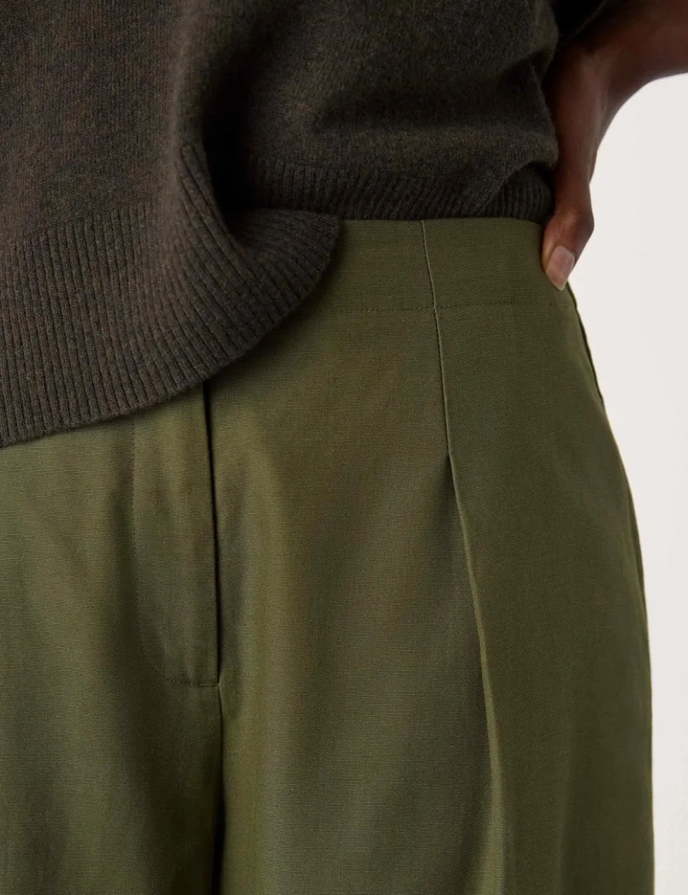 Lyocell Rich Pleat Front Barrel Leg Trousers