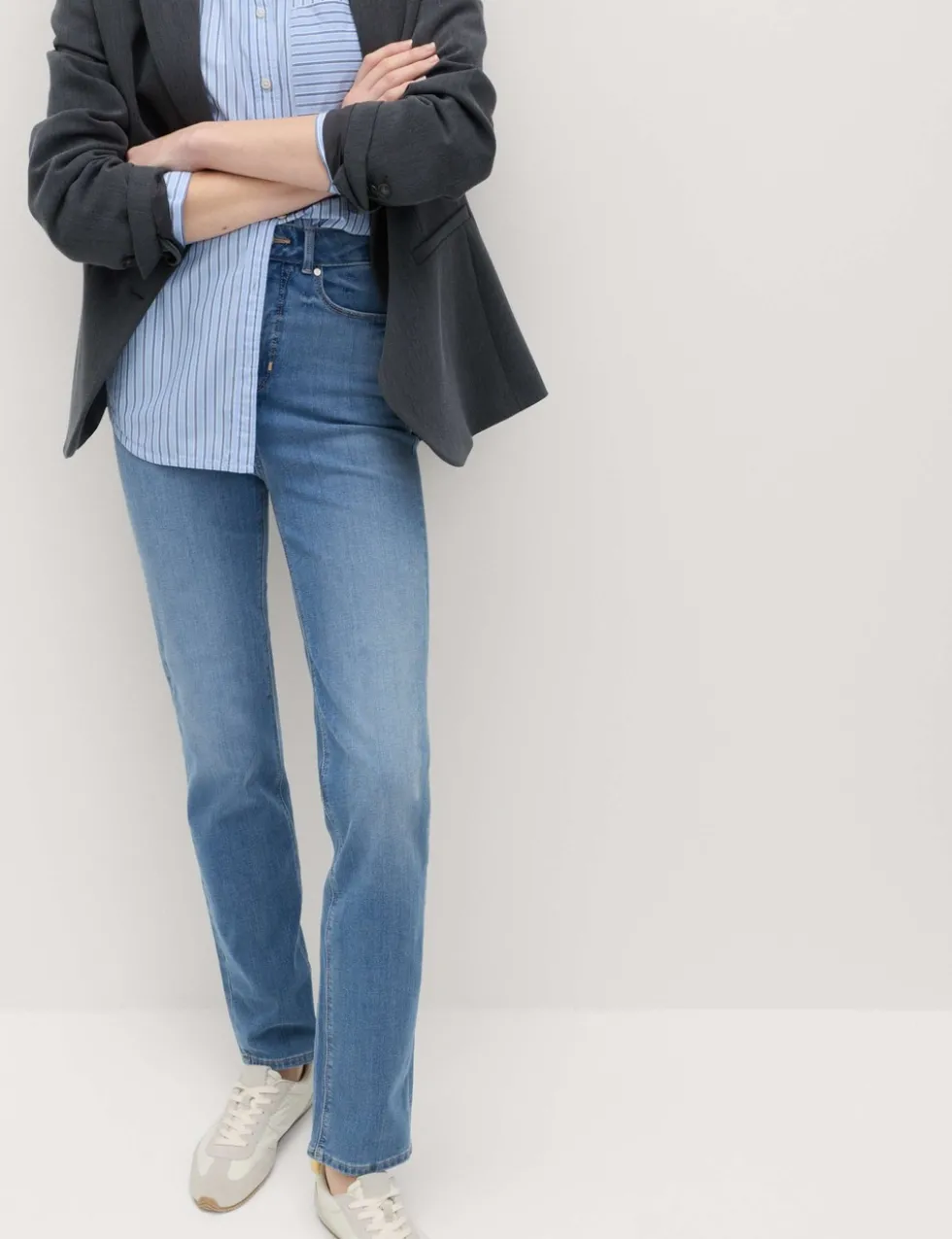 Magic Shaping High Waisted Straight Leg Jeans