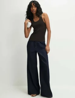 Metallic Scoop Neck Fitted Knitted Vest