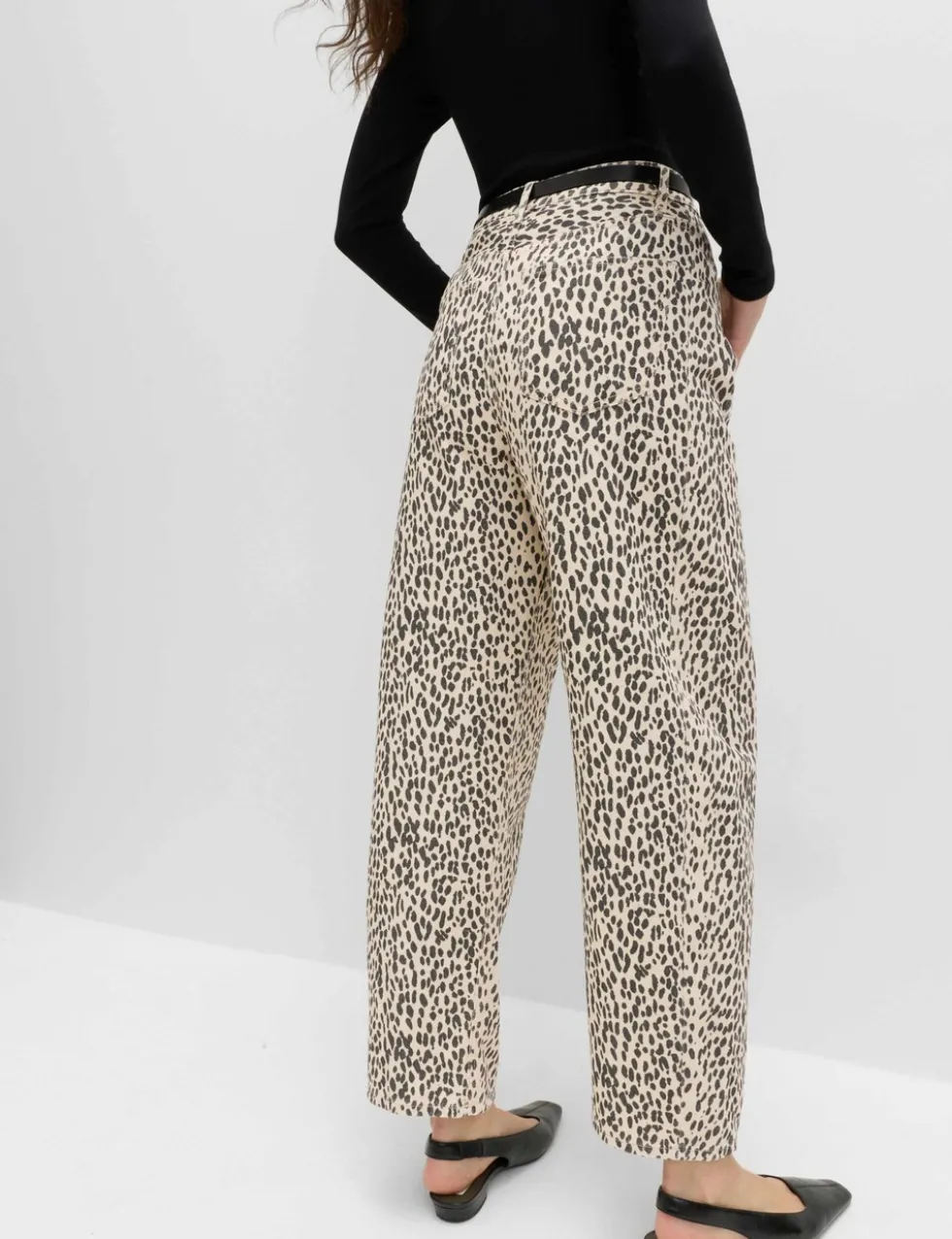 Mid Rise Animal Barrel Jeans
