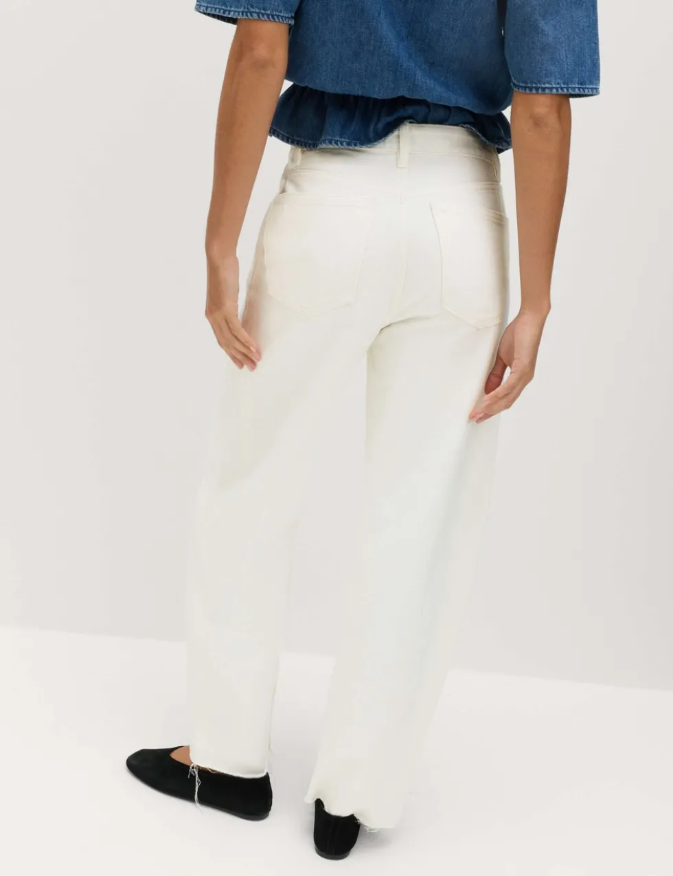 Mid Rise Barrel Jeans