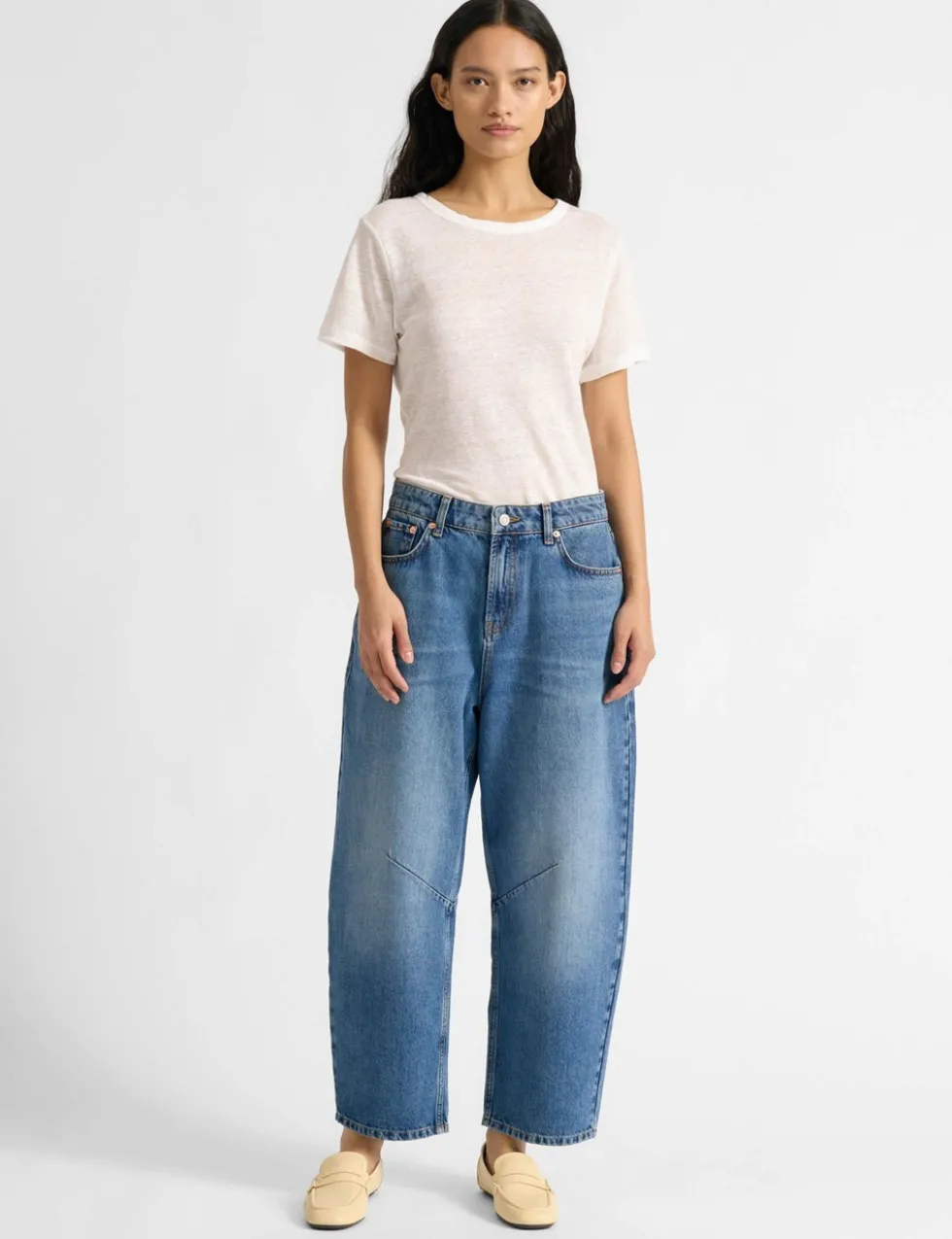 Mid Rise Barrel jeans