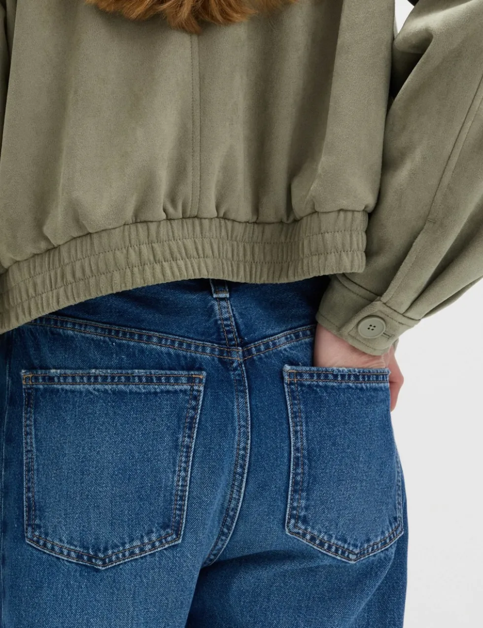 Mid Rise Barrel Jeans