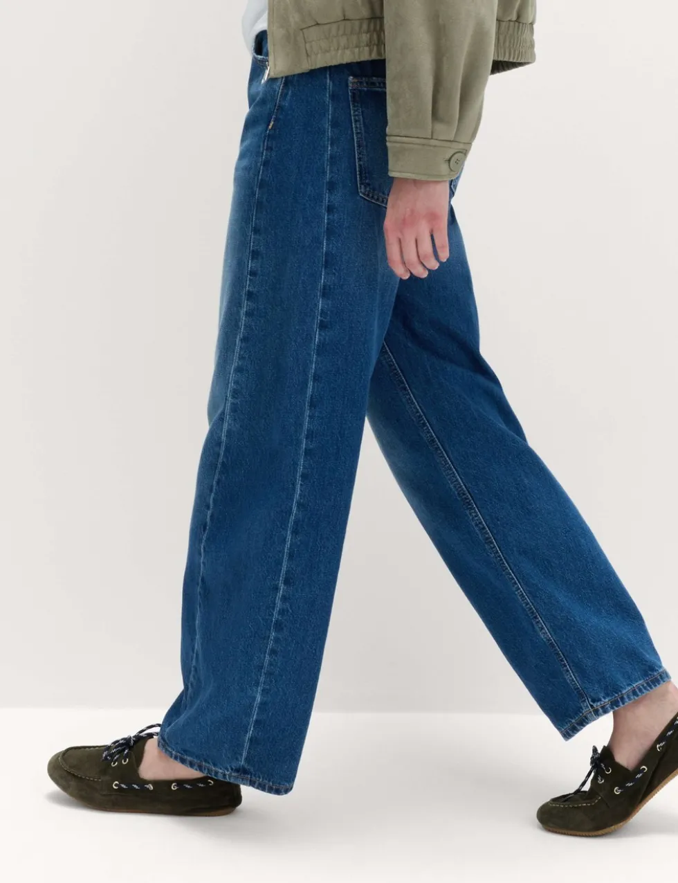 Mid Rise Barrel Jeans