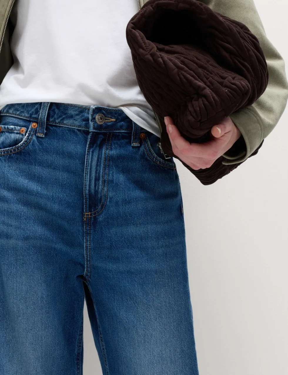 Mid Rise Barrel Jeans