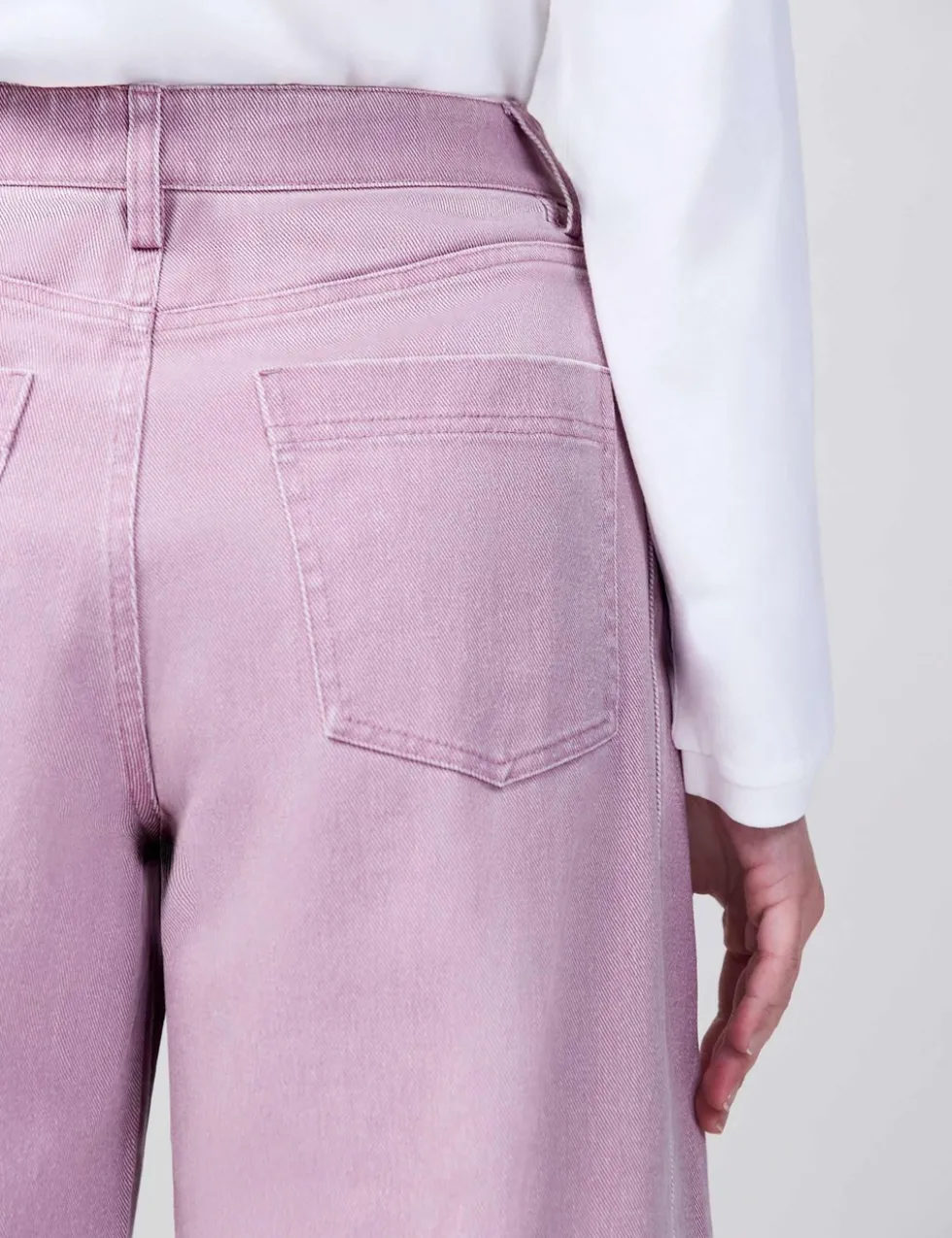 Mid Rise Barrel Jeans