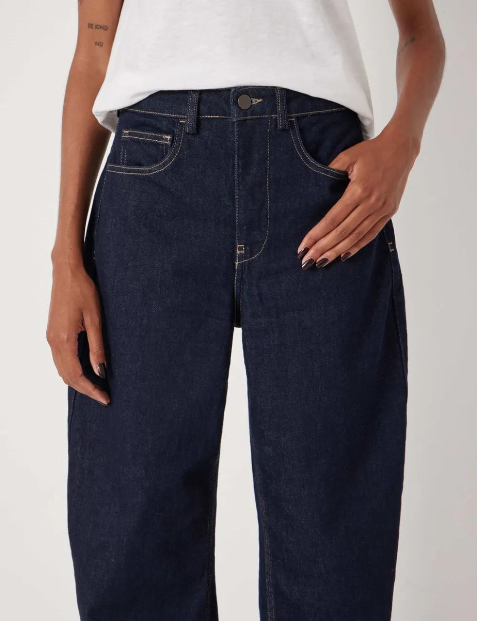 Mid Rise Barrel Jeans