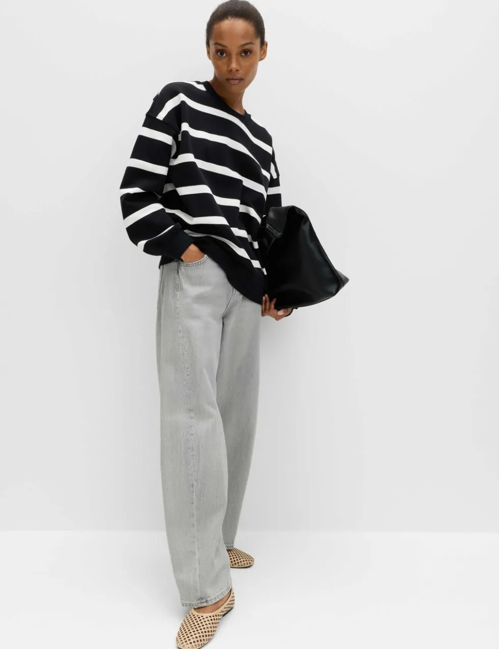 Mid Rise Barrel Jeans