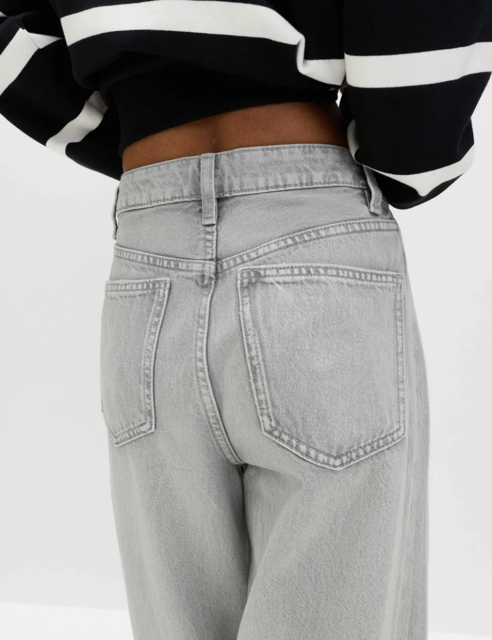 Mid Rise Barrel Jeans
