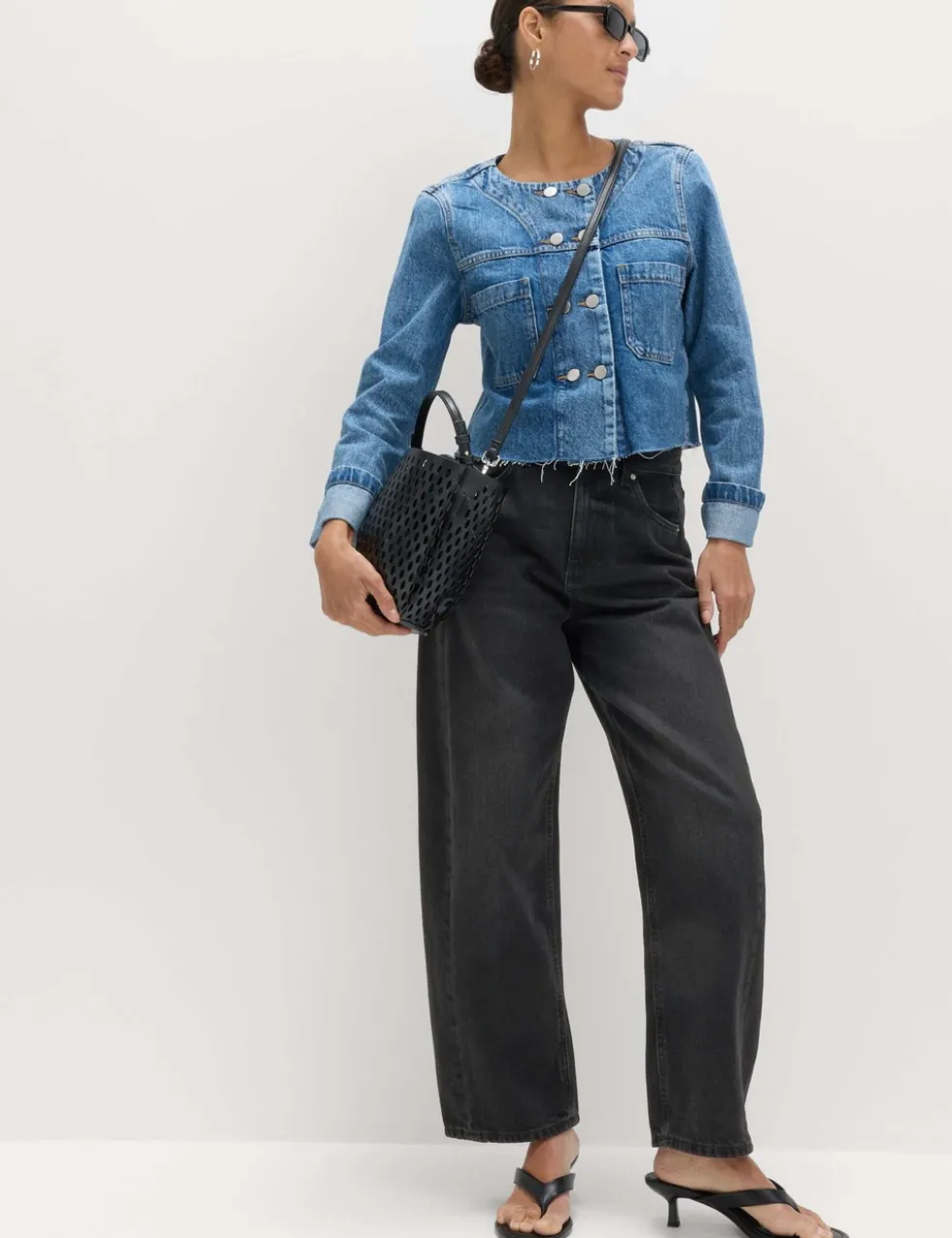 Mid Rise Barrel Jeans