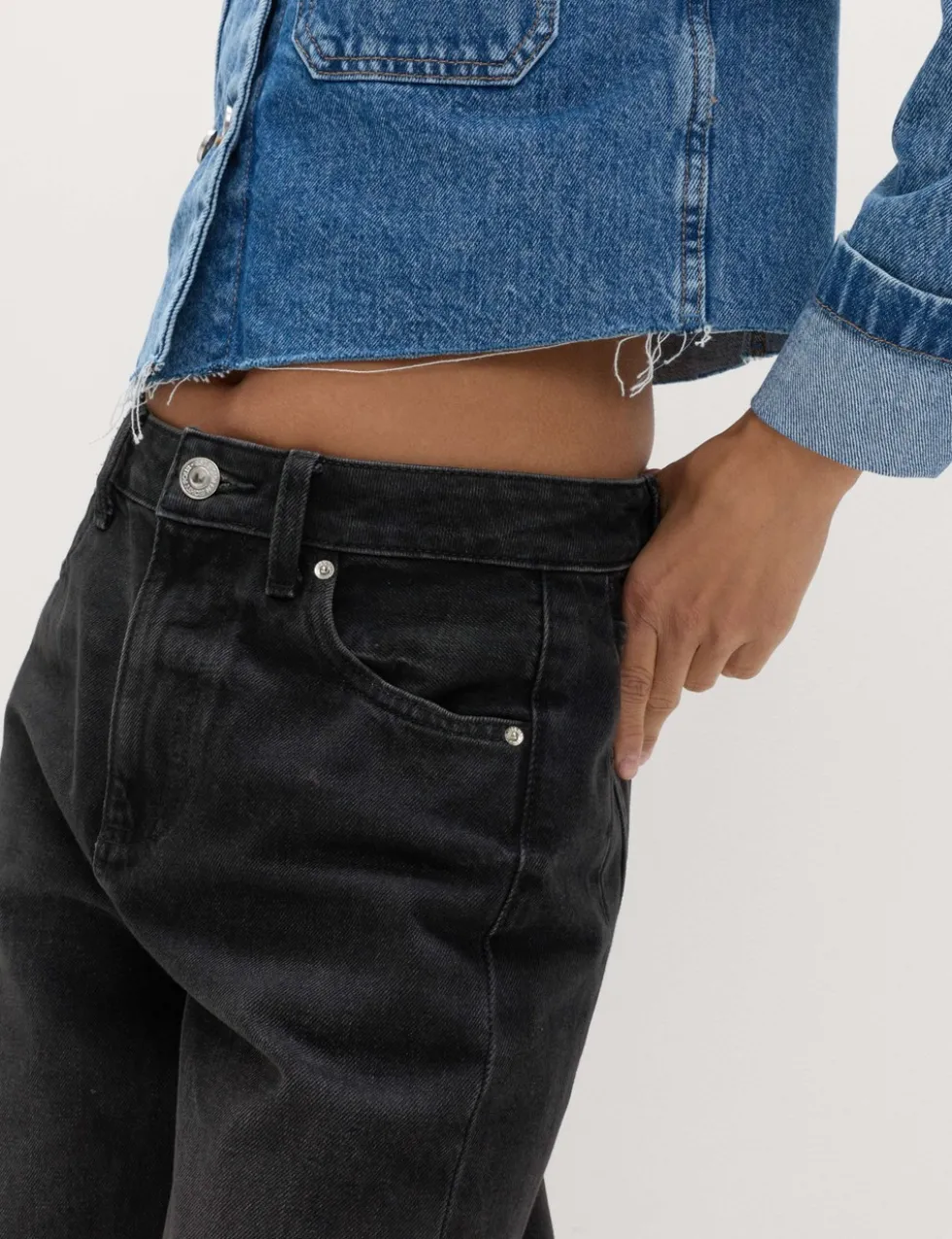 Mid Rise Barrel Jeans