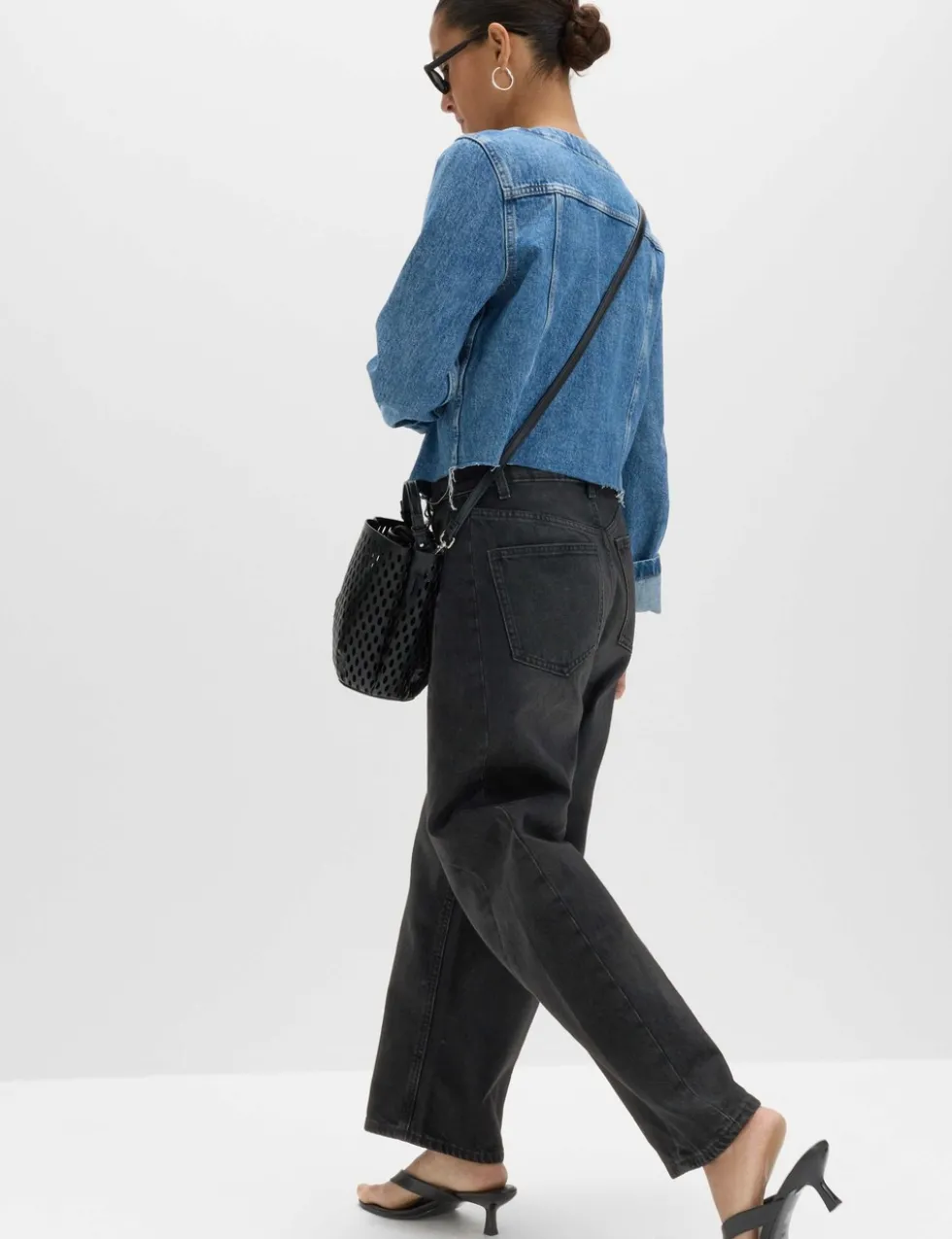 Mid Rise Barrel Jeans
