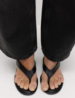 Mid Rise Barrel Jeans