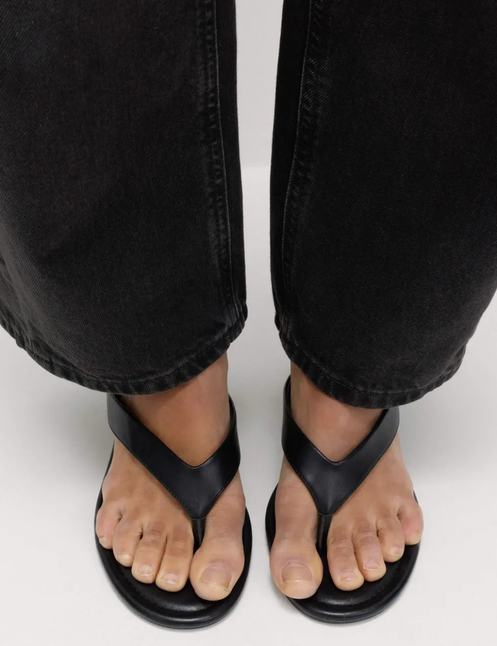 Mid Rise Barrel Jeans