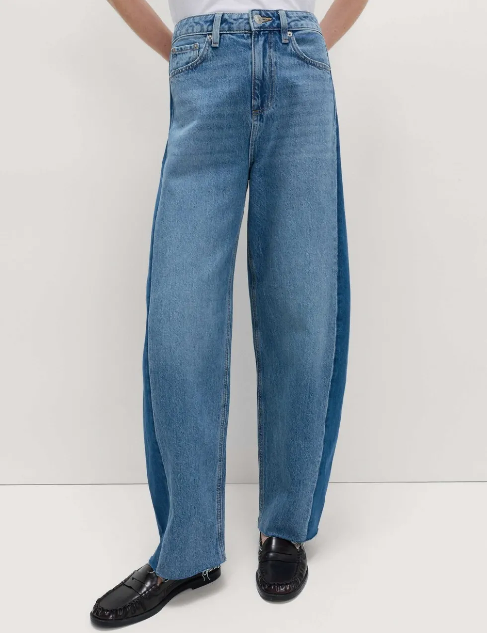 Mid Rise Barrel Jeans