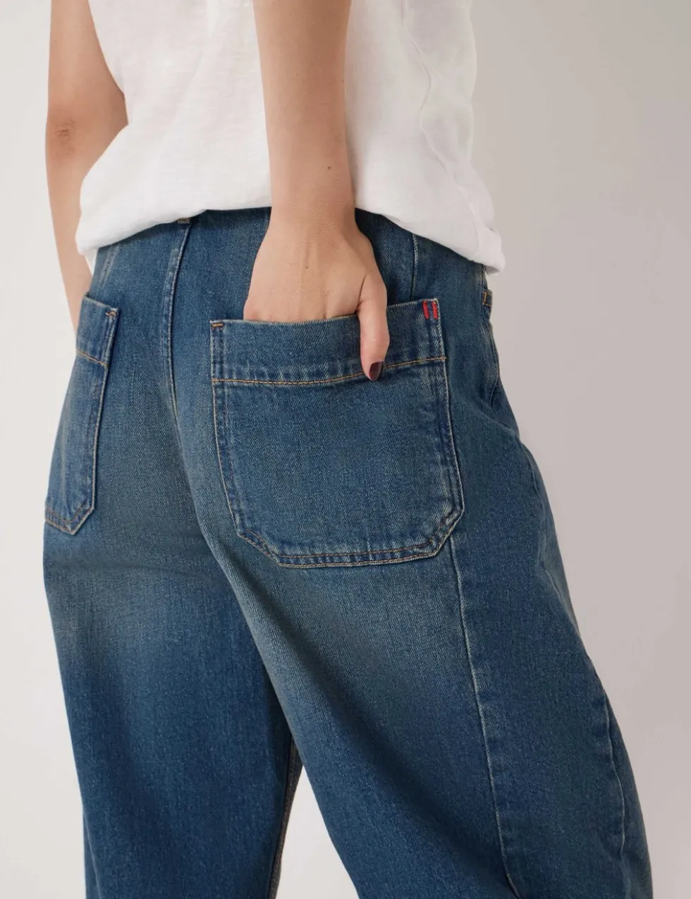 Mid Rise Barrel Leg Jeans