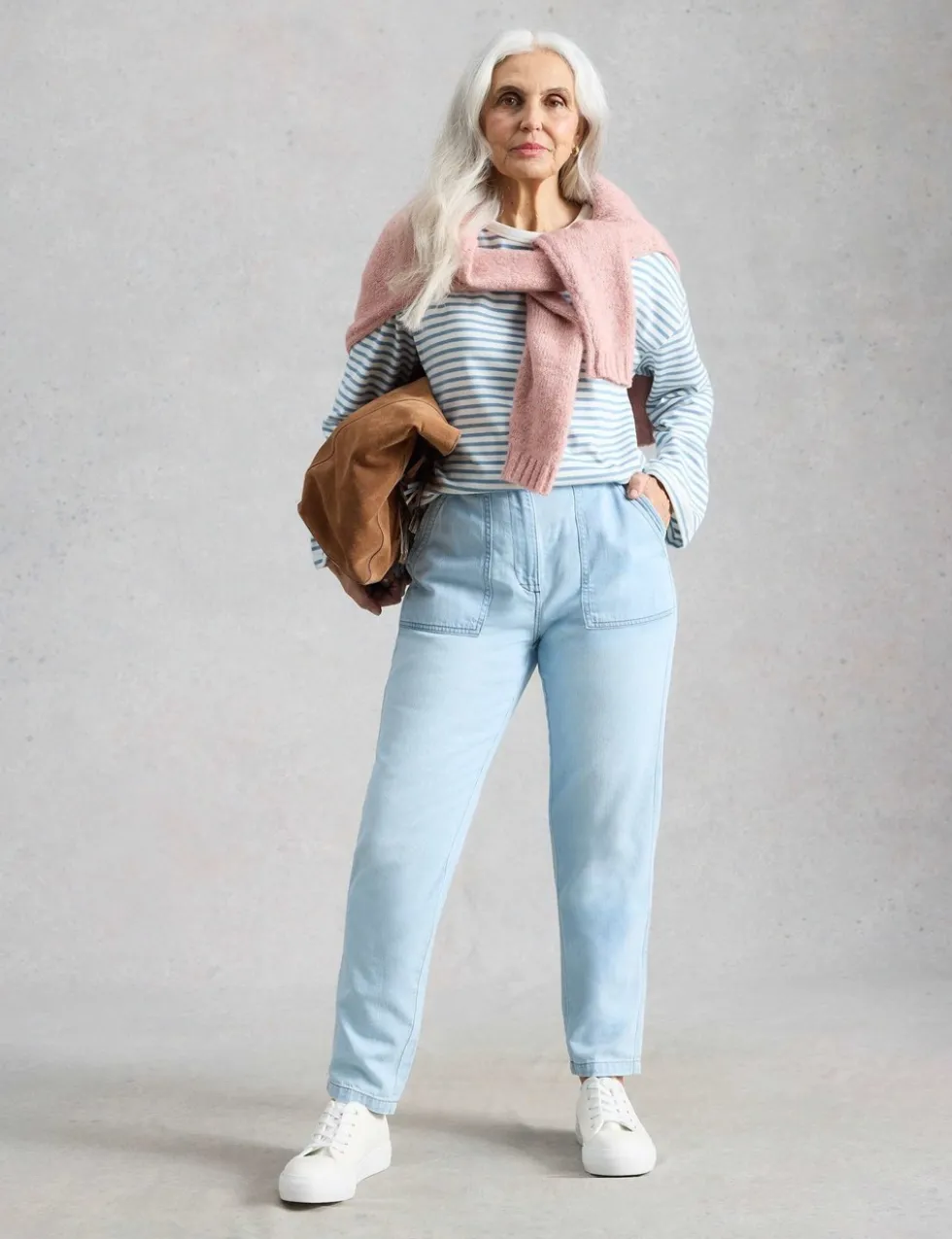 Mid Rise Carrot Leg Jeans