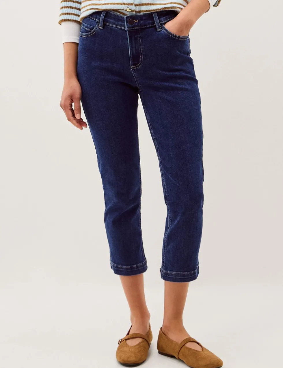 Mid Rise Cropped Jeans
